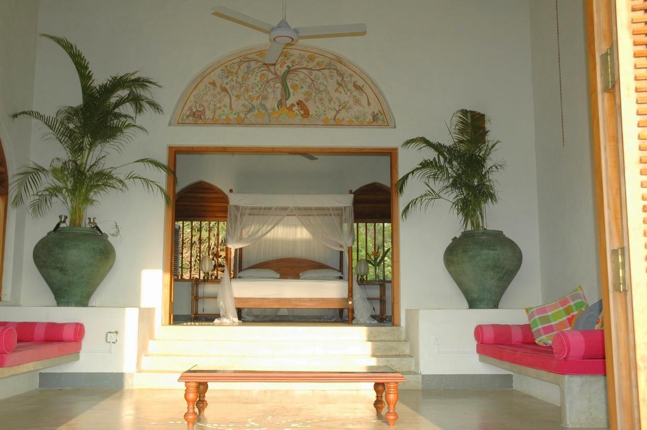 Khomba Beach House Alankuda Exterior photo