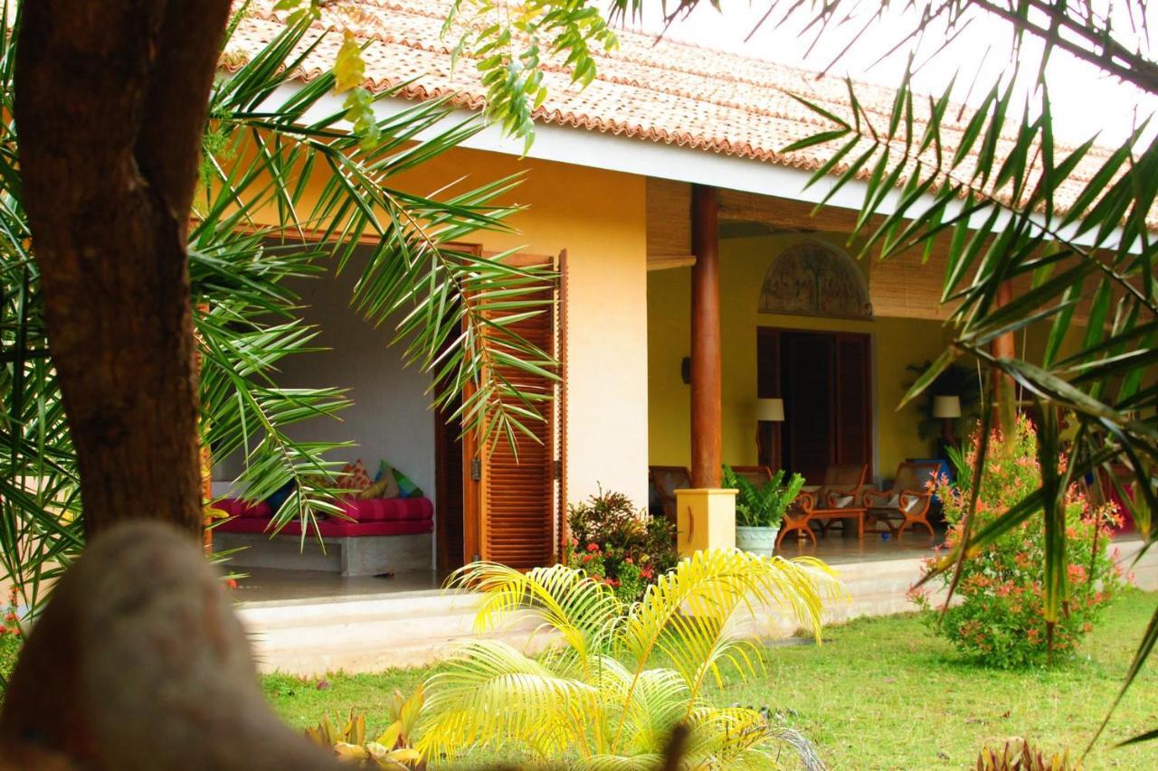 Khomba Beach House Alankuda Exterior photo