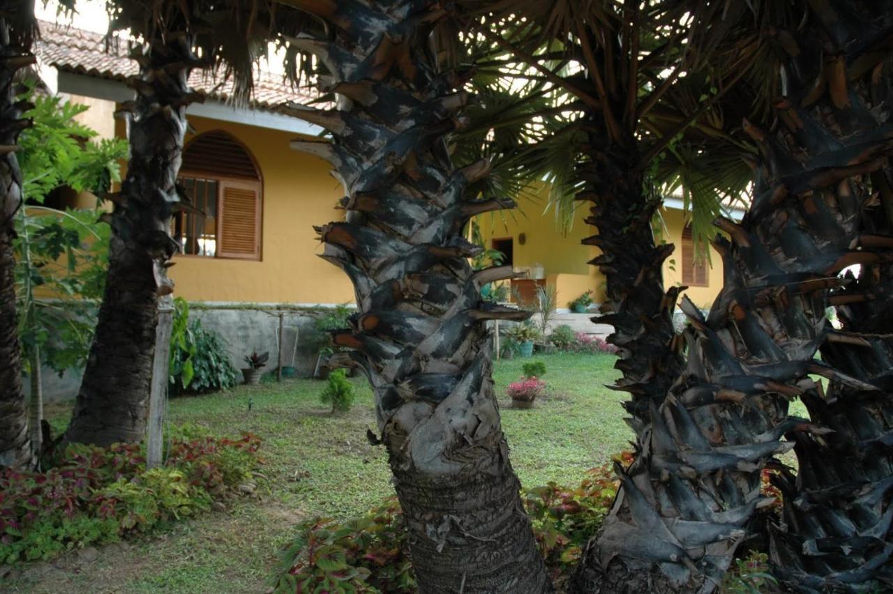 Khomba Beach House Alankuda Exterior photo