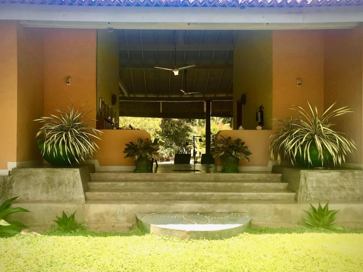 Khomba Beach House Alankuda Exterior photo