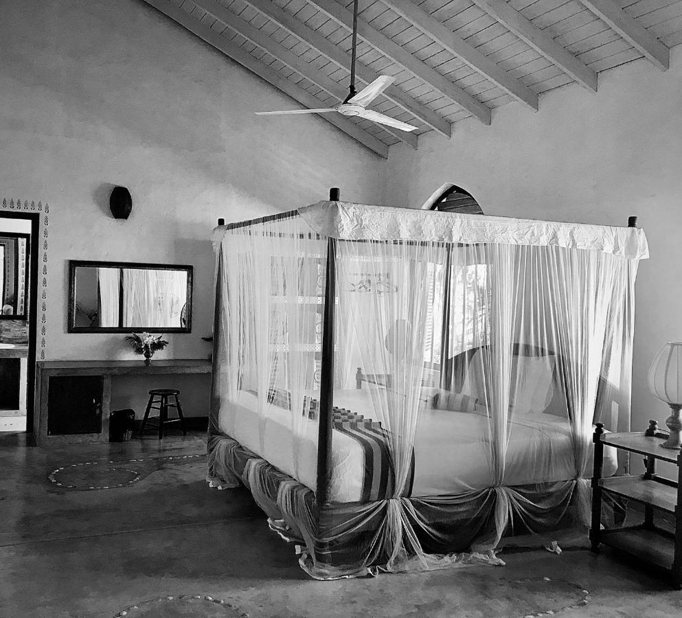 Khomba Beach House Alankuda Exterior photo
